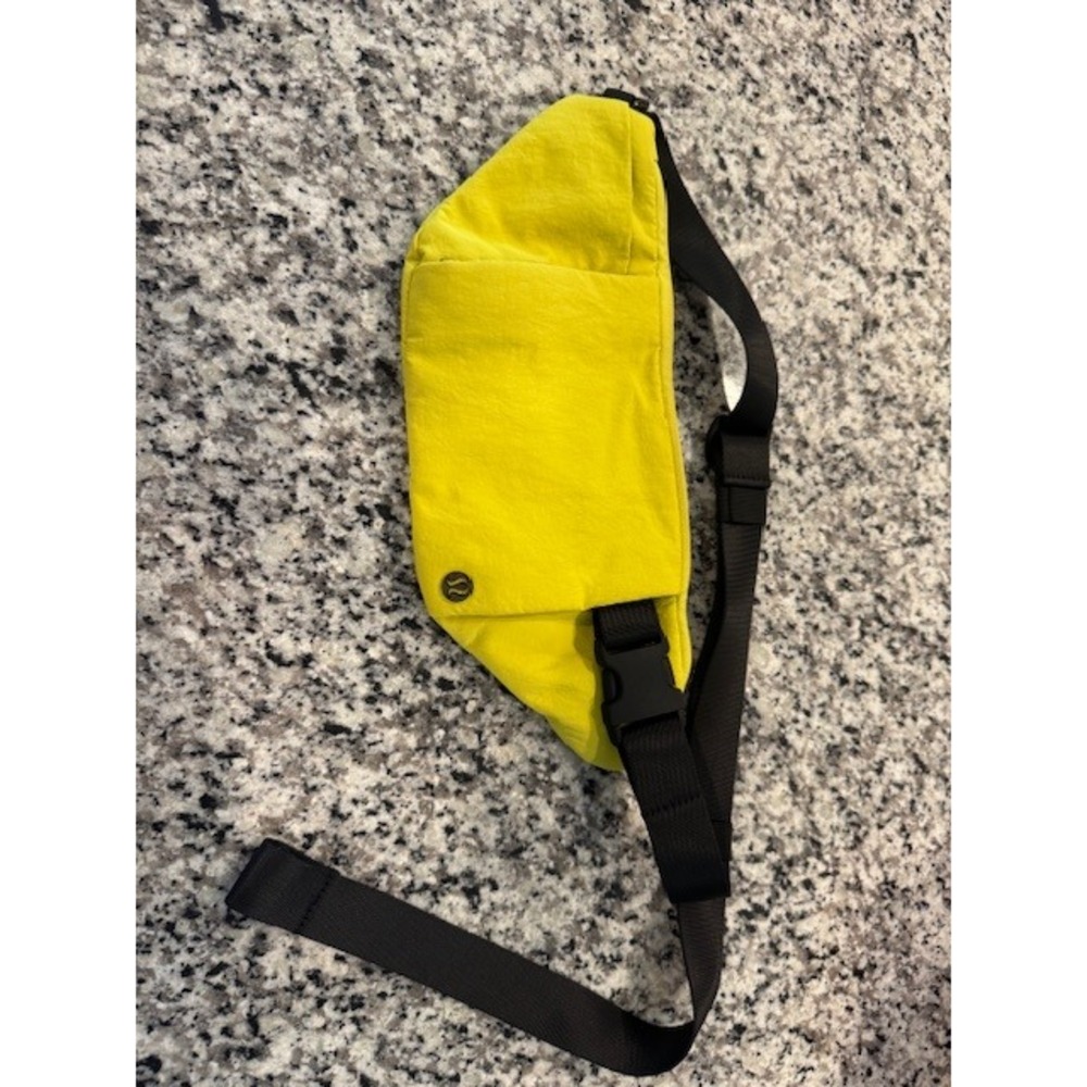 Lululemon Everywhere Belt Bag Neon Yellow Lime Green Waist Pack Fanny Pack